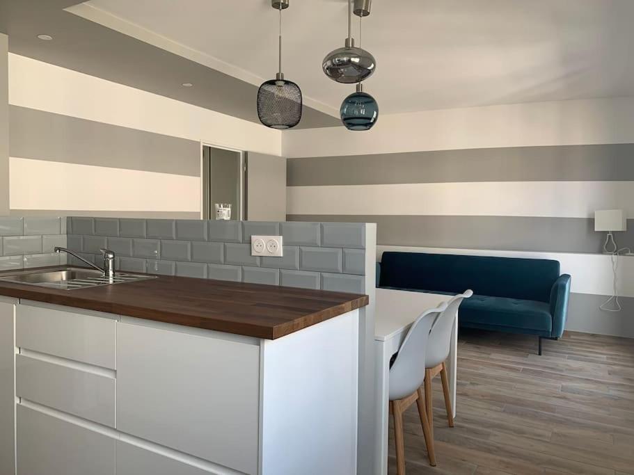 Buttes Chaumont - Free Parking Appartement
